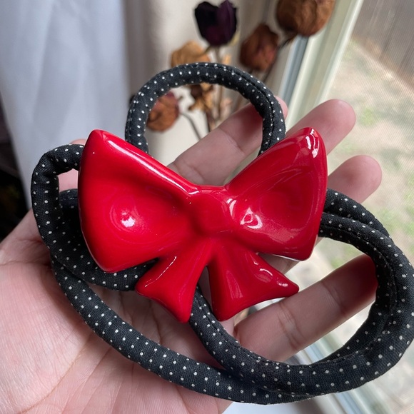 Y2K Vintage flying colors signed ceramic red bow black cord necklace - Picture 3 of 17